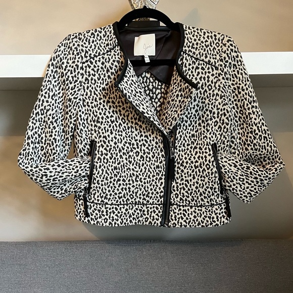 Joie xs jacket in animal print with leather detailing, offset zipper close. - Picture 3 of 9
